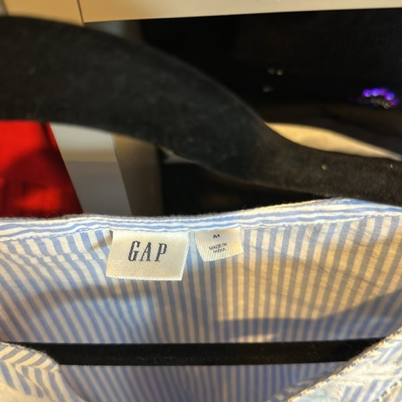 GAP blue and white striped with embroidery v neck 3/4 sleeve blouse size M - Picture 2 of 3